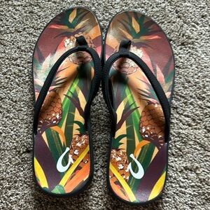 OluKai Women's Sandals with Tropical Print